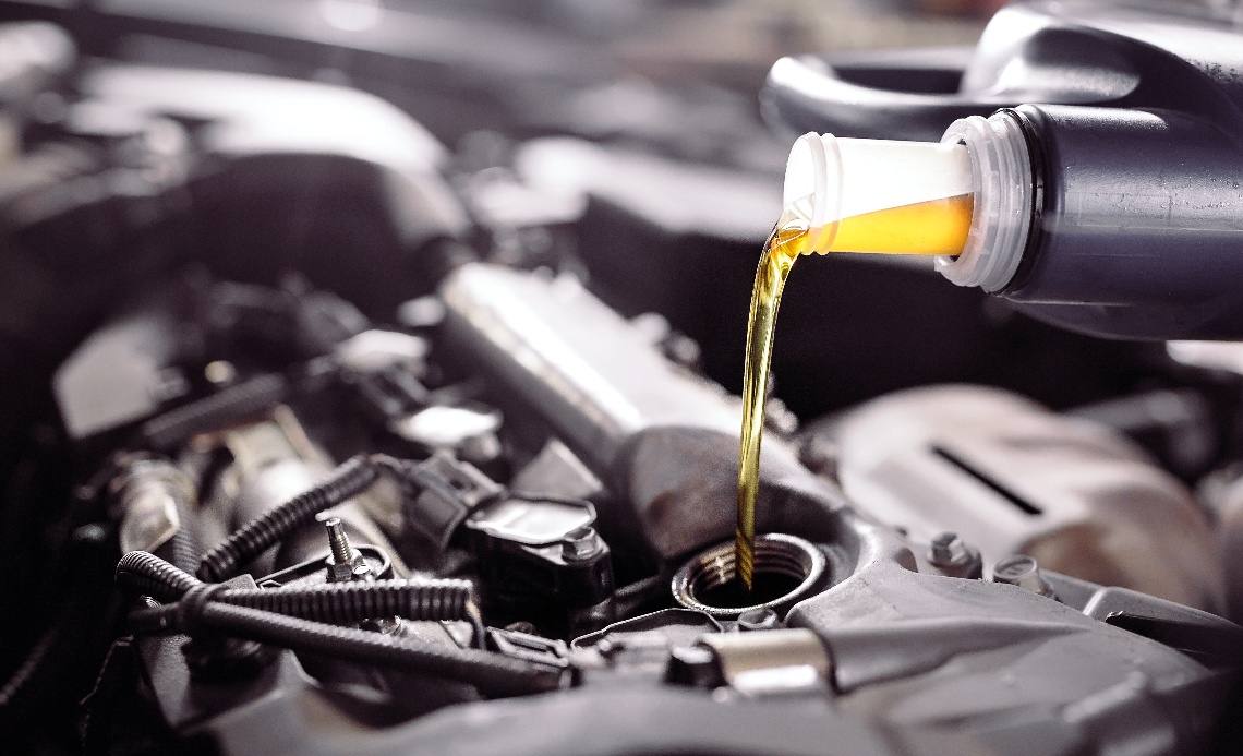 O que fazer se o seu carro perde óleo?